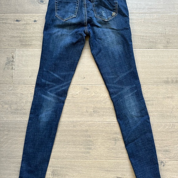 INDIGO REIN super stretch Skinny Jean with light distressing detail - Picture 4 of 4
